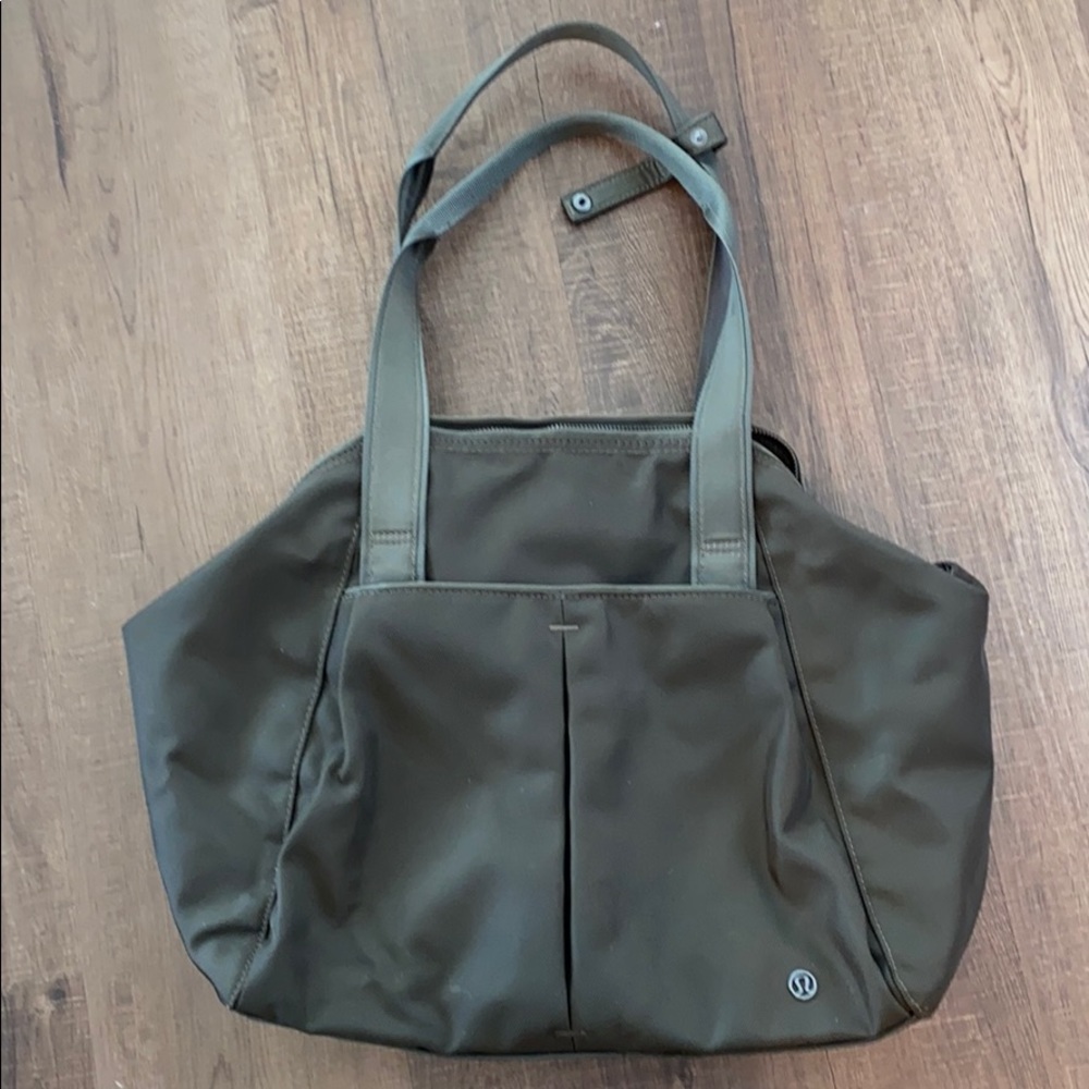 Lululemon green bag